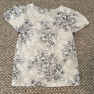 Ann Tylor Women’s shirt. Size S.